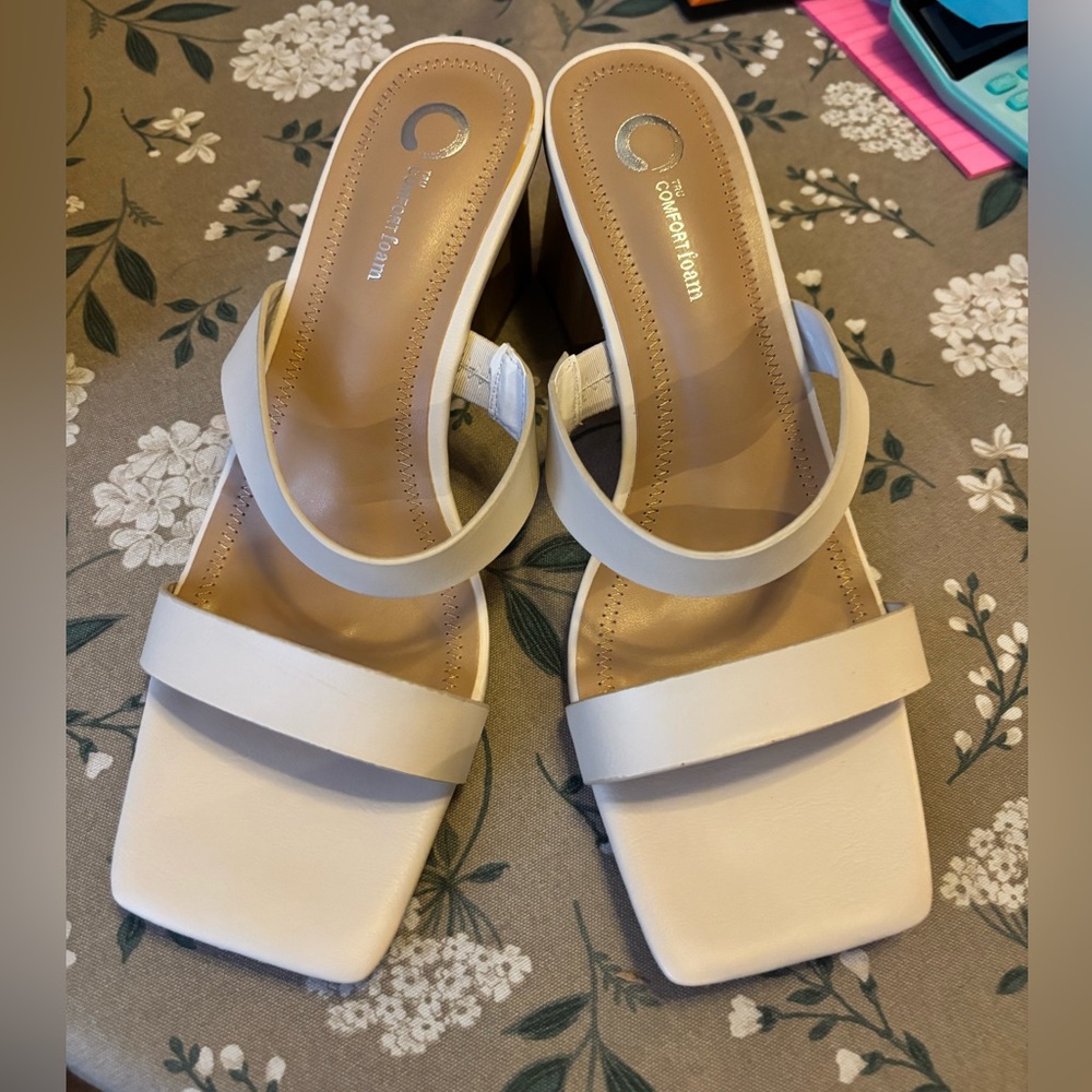 Comfort Foam Nola Off White Block Heels. Size 10 Medium. NIB.